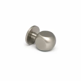 Firkantet møbelknop i mat nikkel satin 19,5 mm.