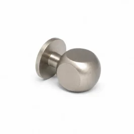 Firkantet møbelknop i mat nikkel satin 22 mm