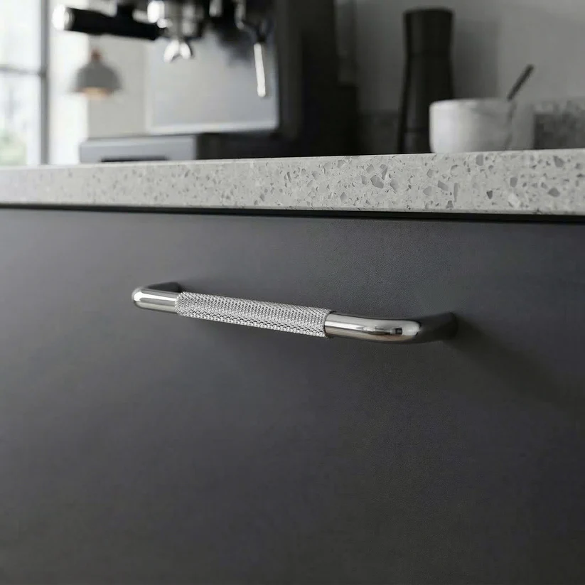 Bøjlegreb i poleret krom med riflet greb 96 mm. BK00650 - Billede 3