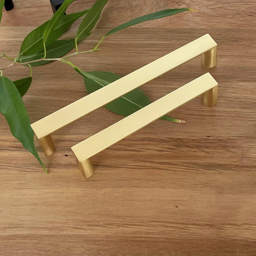 Bøjlegreb i børstet messingfinish, kantet design 96 mm. BV60017M - Billede 3